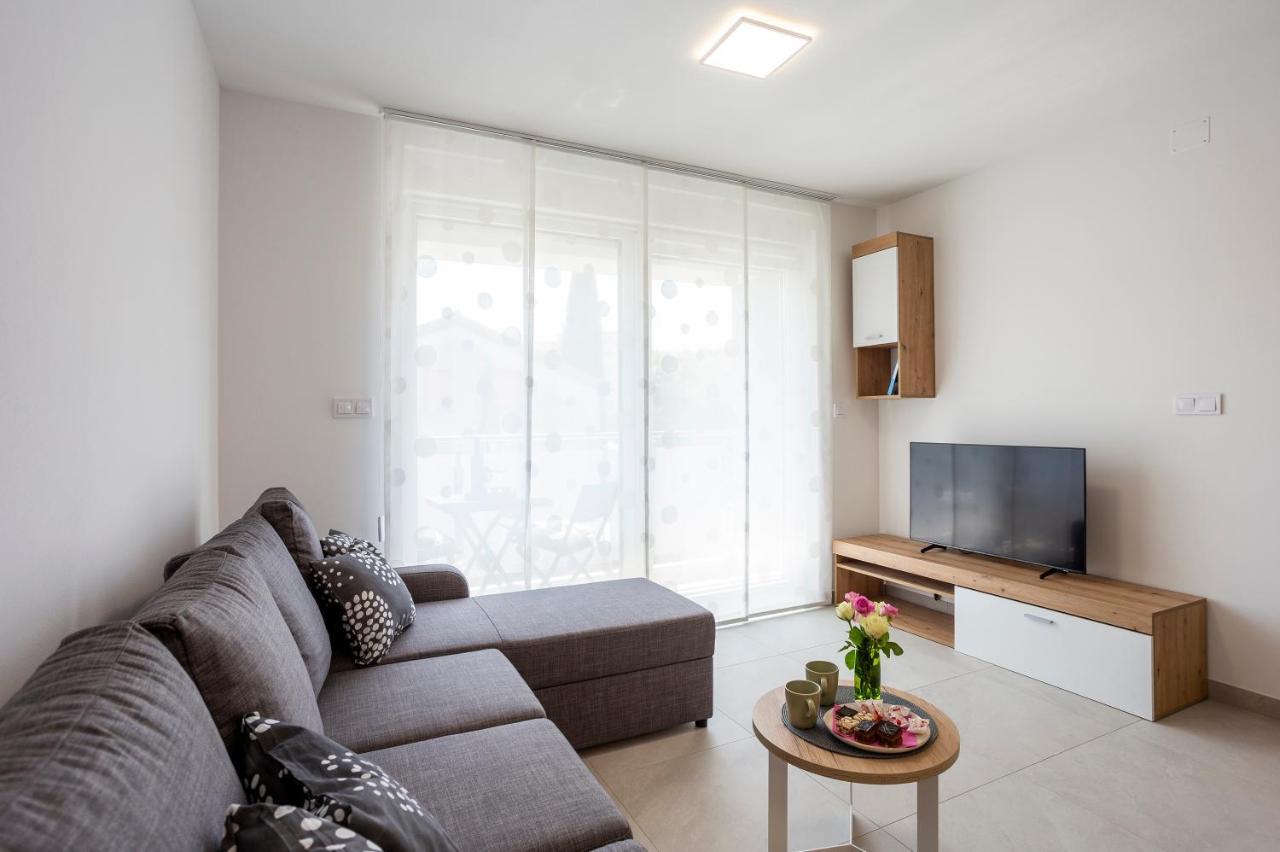 City Apartments Silver พูลา ภายนอก รูปภาพ