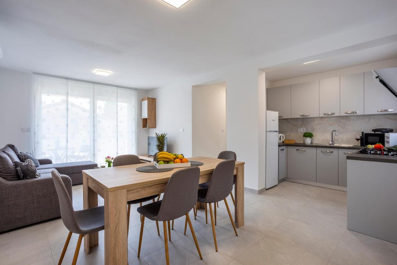 City Apartments Silver พูลา ภายนอก รูปภาพ