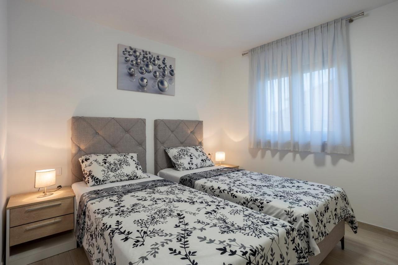 City Apartments Silver พูลา ภายนอก รูปภาพ