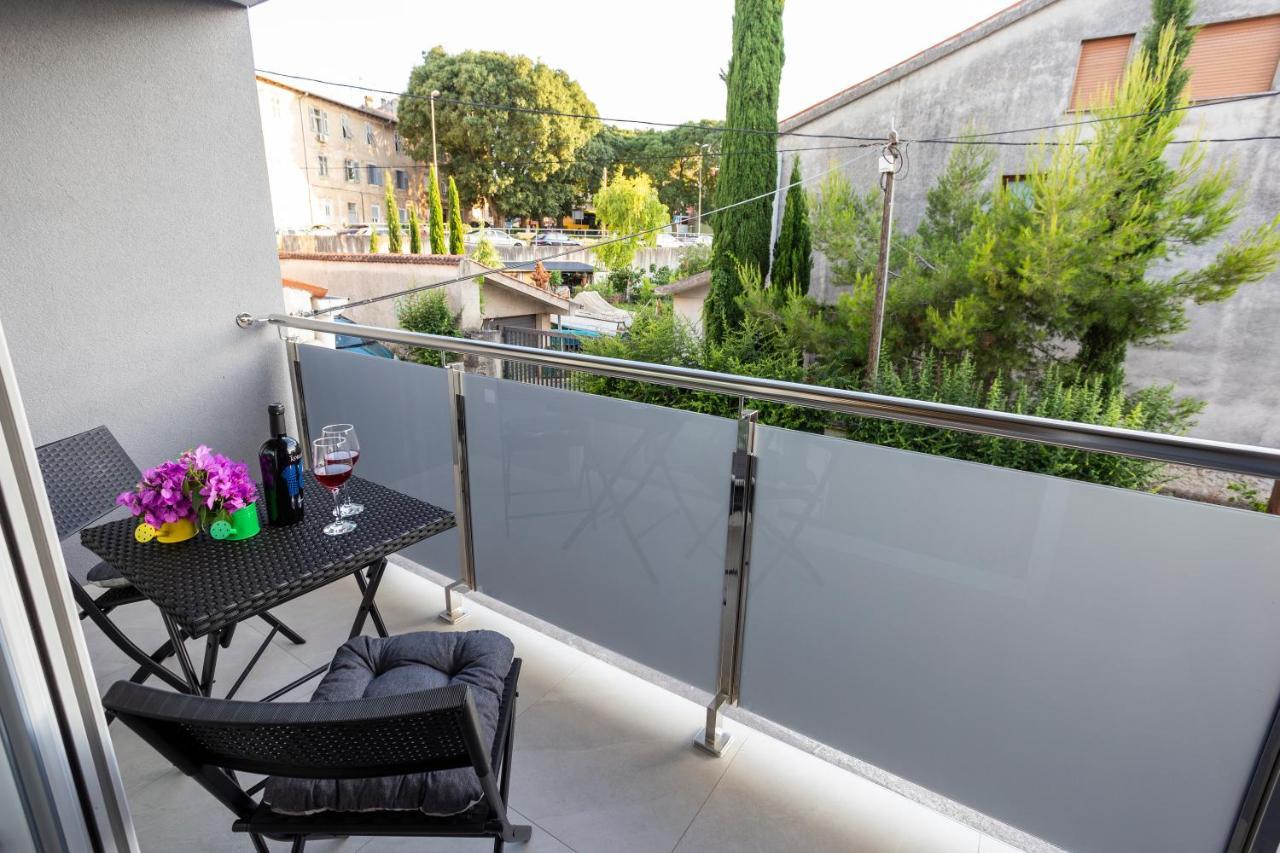 City Apartments Silver พูลา ภายนอก รูปภาพ