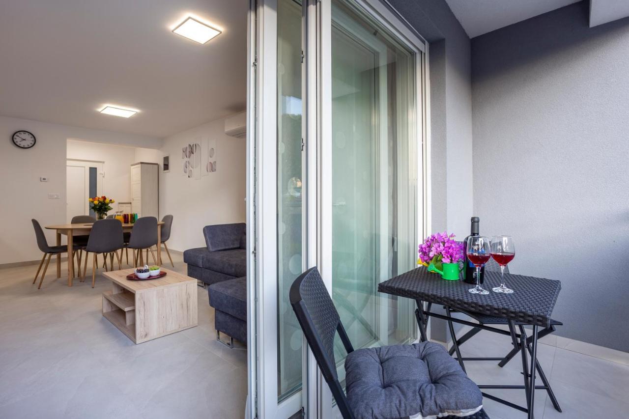 City Apartments Silver พูลา ภายนอก รูปภาพ