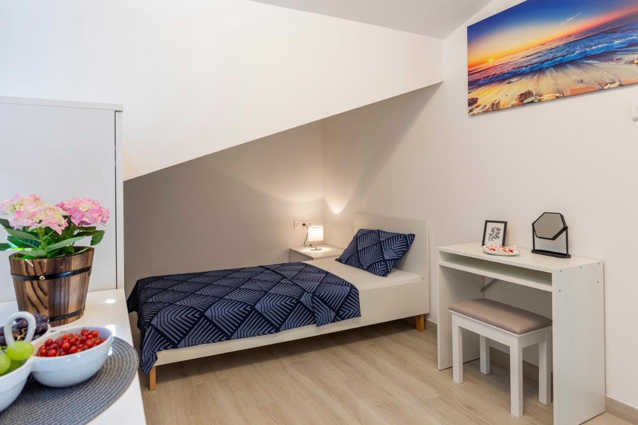 City Apartments Silver พูลา ภายนอก รูปภาพ