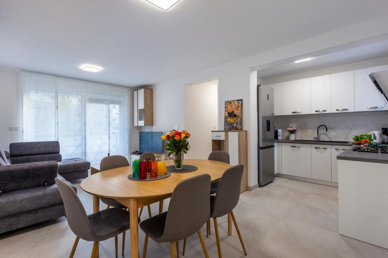 City Apartments Silver พูลา ภายนอก รูปภาพ