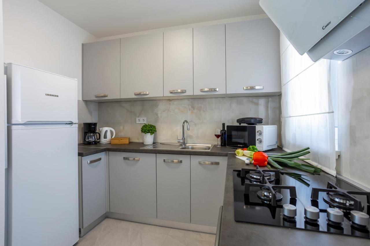 City Apartments Silver พูลา ภายนอก รูปภาพ