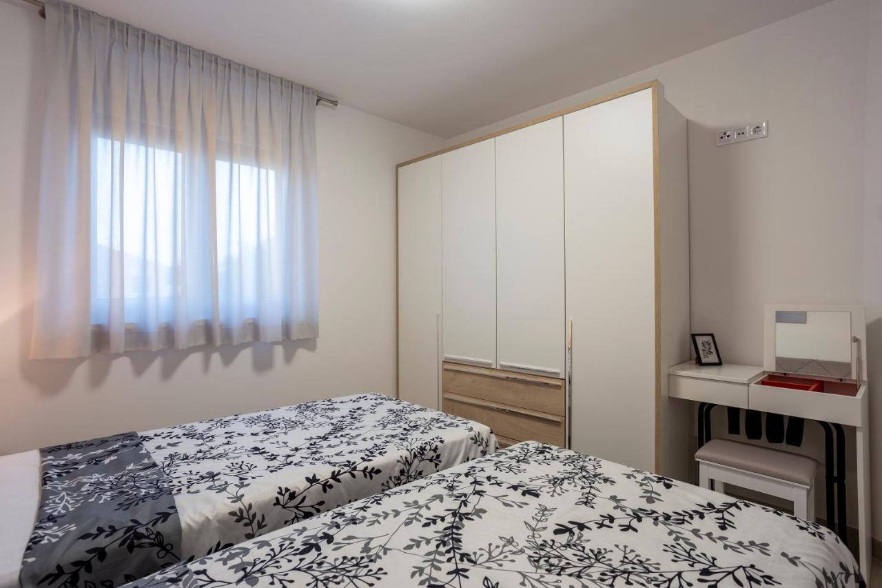 City Apartments Silver พูลา ภายนอก รูปภาพ