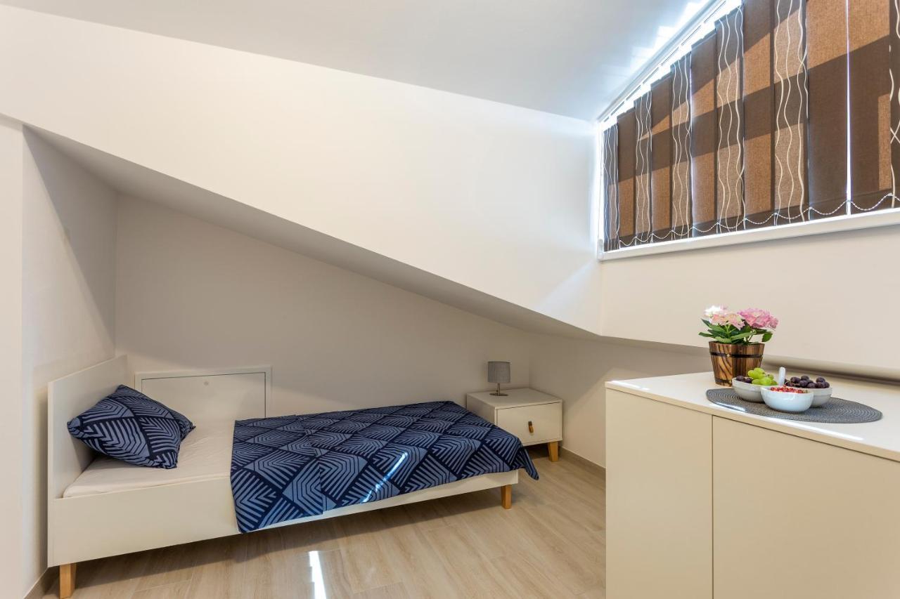 City Apartments Silver พูลา ภายนอก รูปภาพ