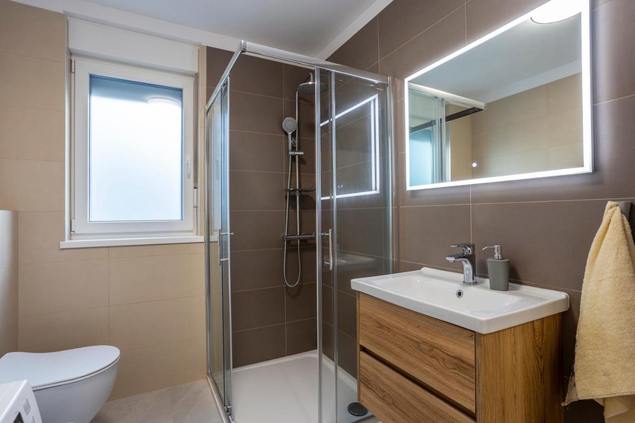 City Apartments Silver พูลา ภายนอก รูปภาพ