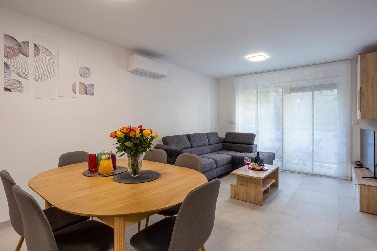 City Apartments Silver พูลา ภายนอก รูปภาพ