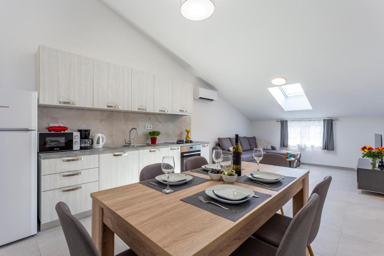 City Apartments Silver พูลา ภายนอก รูปภาพ