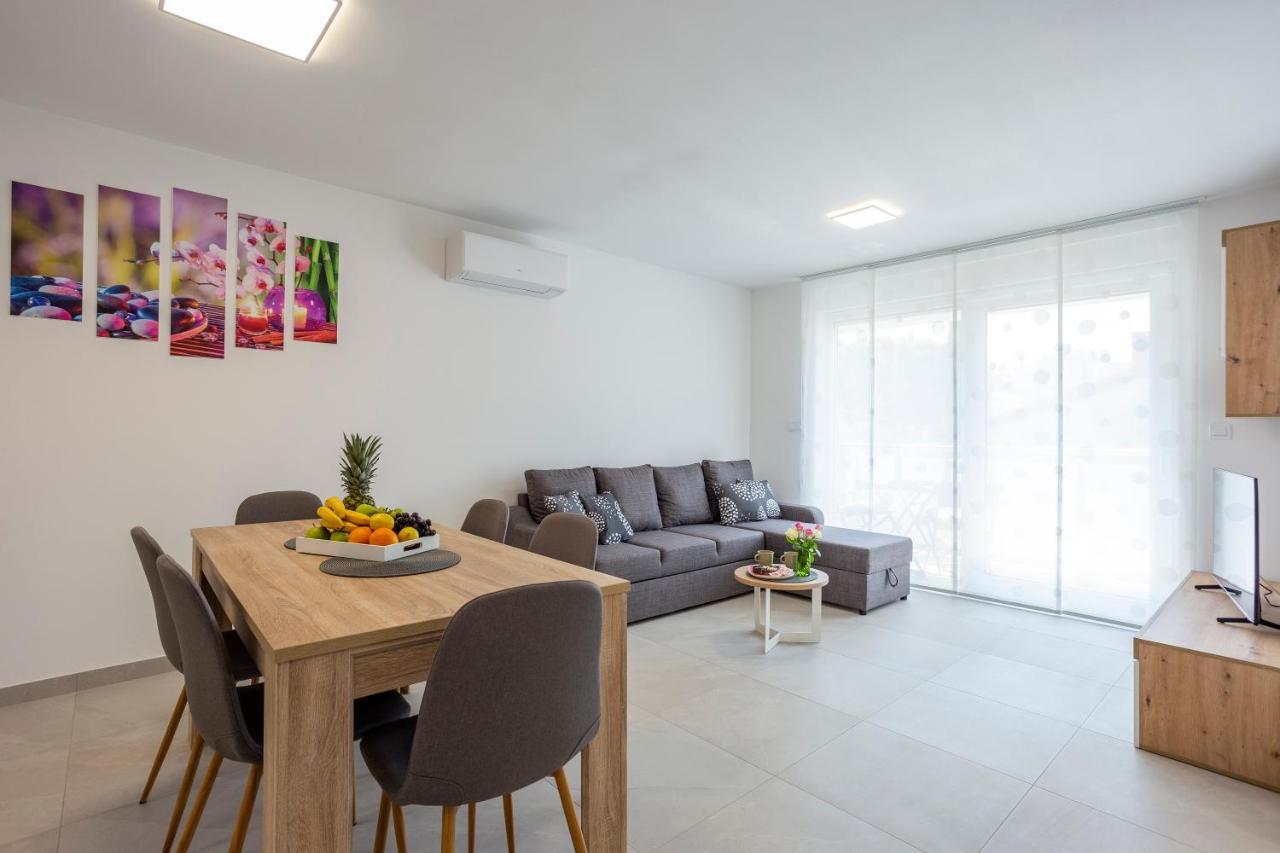 City Apartments Silver พูลา ภายนอก รูปภาพ