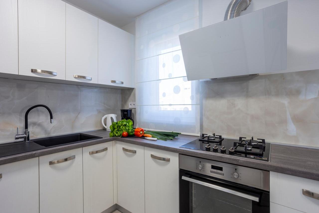 City Apartments Silver พูลา ภายนอก รูปภาพ