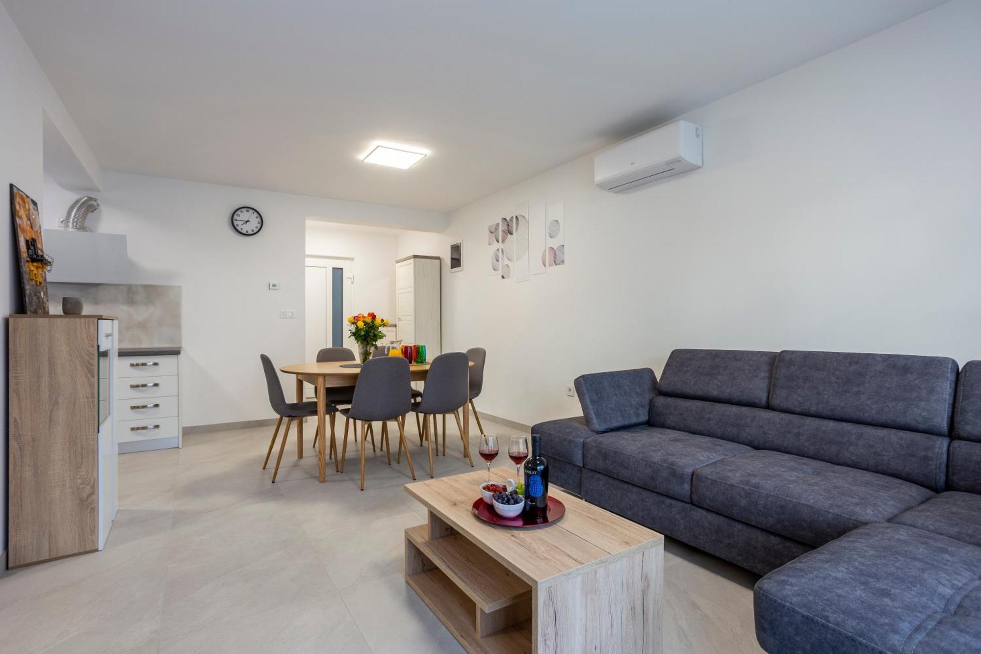 City Apartments Silver พูลา ภายนอก รูปภาพ
