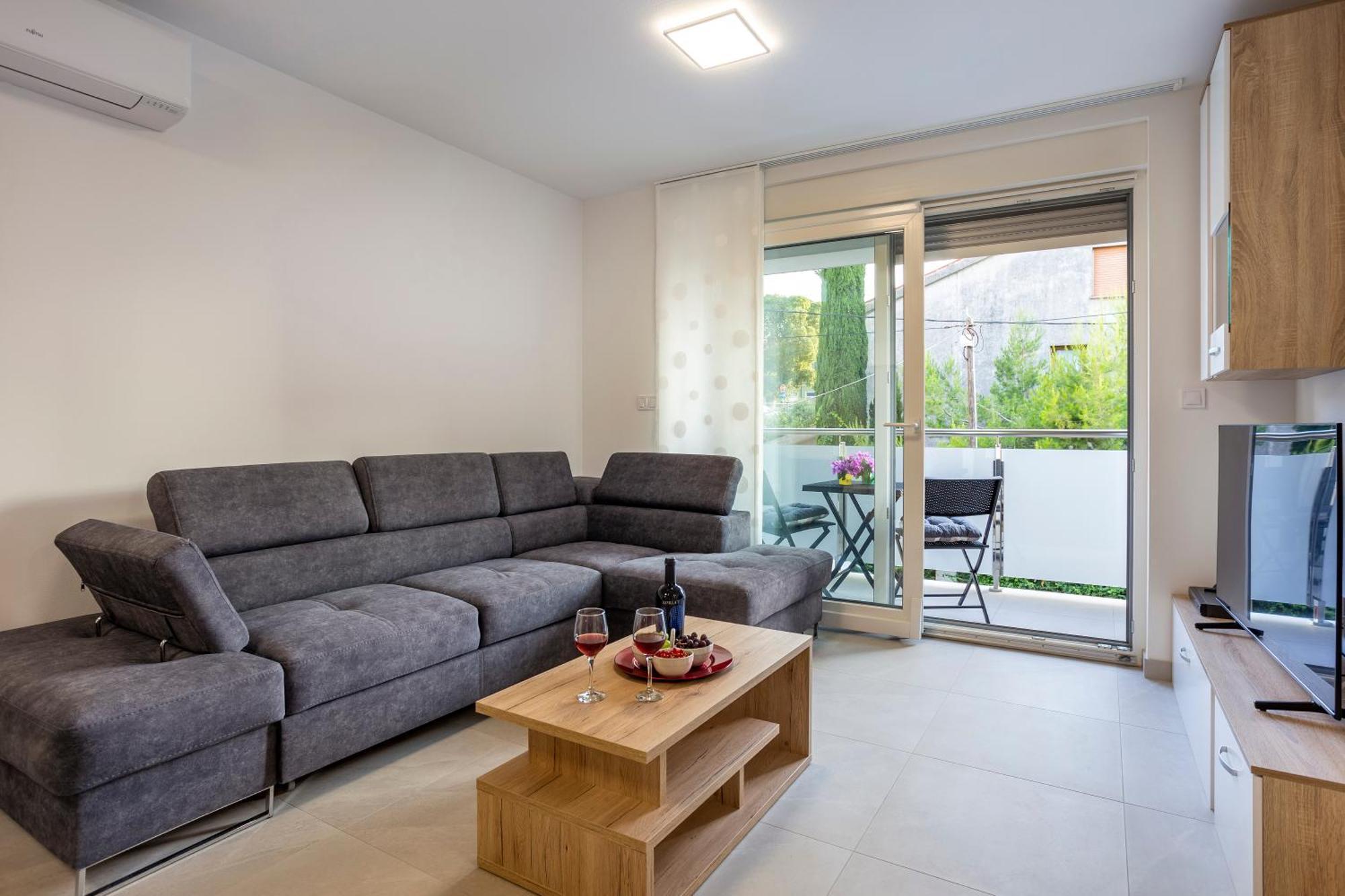 City Apartments Silver พูลา ภายนอก รูปภาพ
